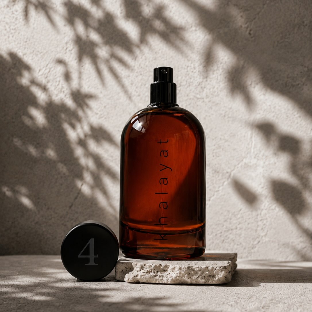 No.4 Damask Rose and Oud angle 2